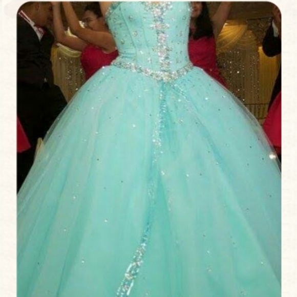 Quinceañera dress - Picture 2 of 2